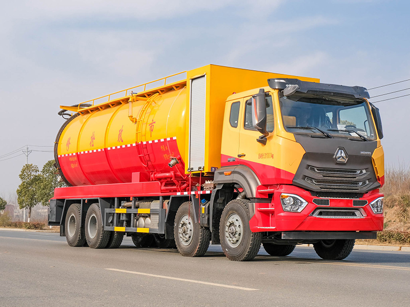 重汽豪瀚前四后八清洗吸污车