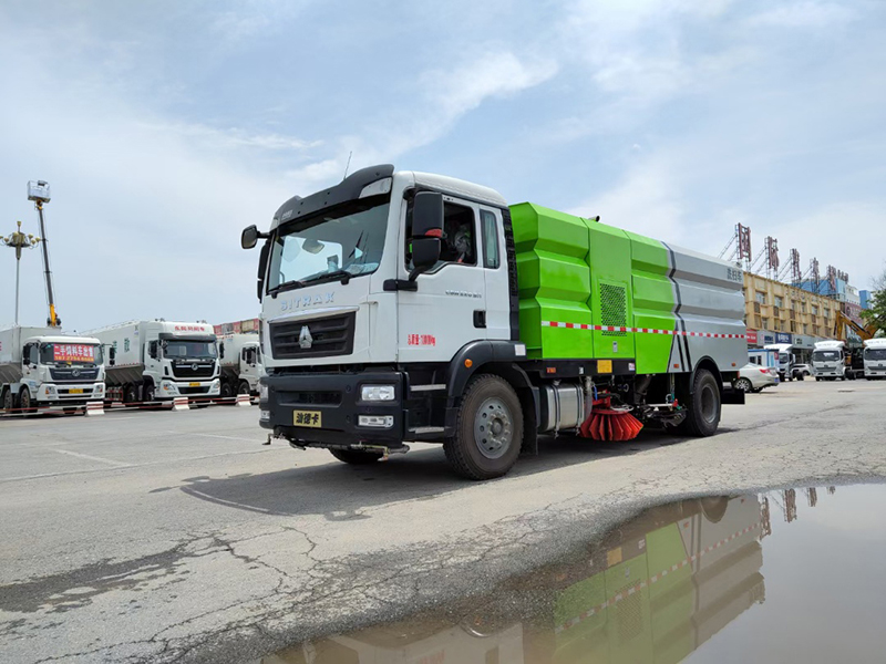 重汽汕德卡洗扫车/9方水7方尘