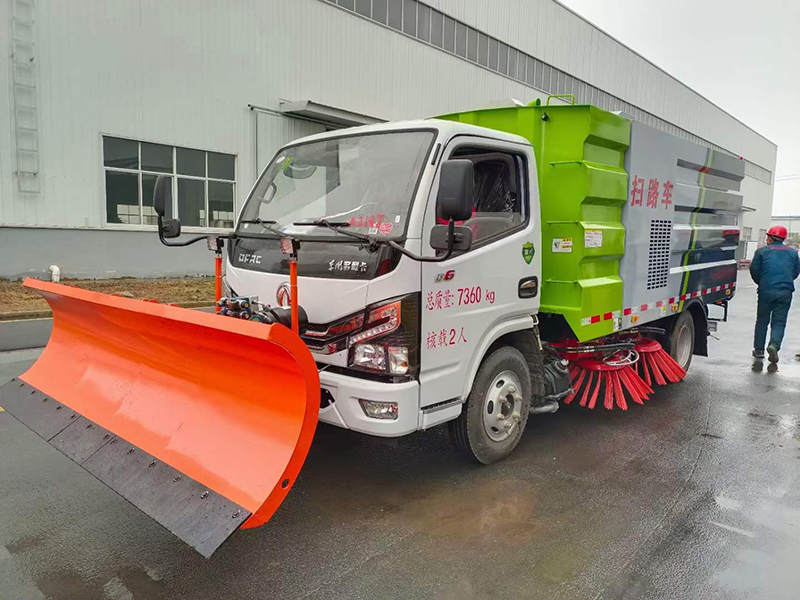 东风多利卡扫路车加装除雪铲