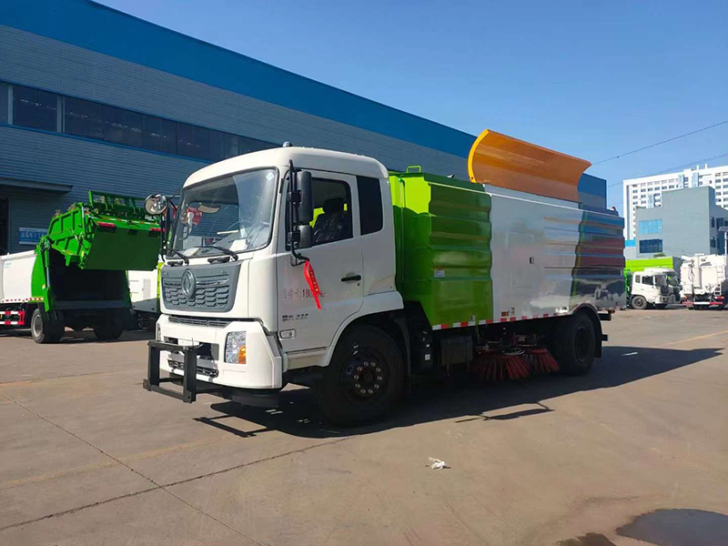 东风天锦清扫车带除雪铲