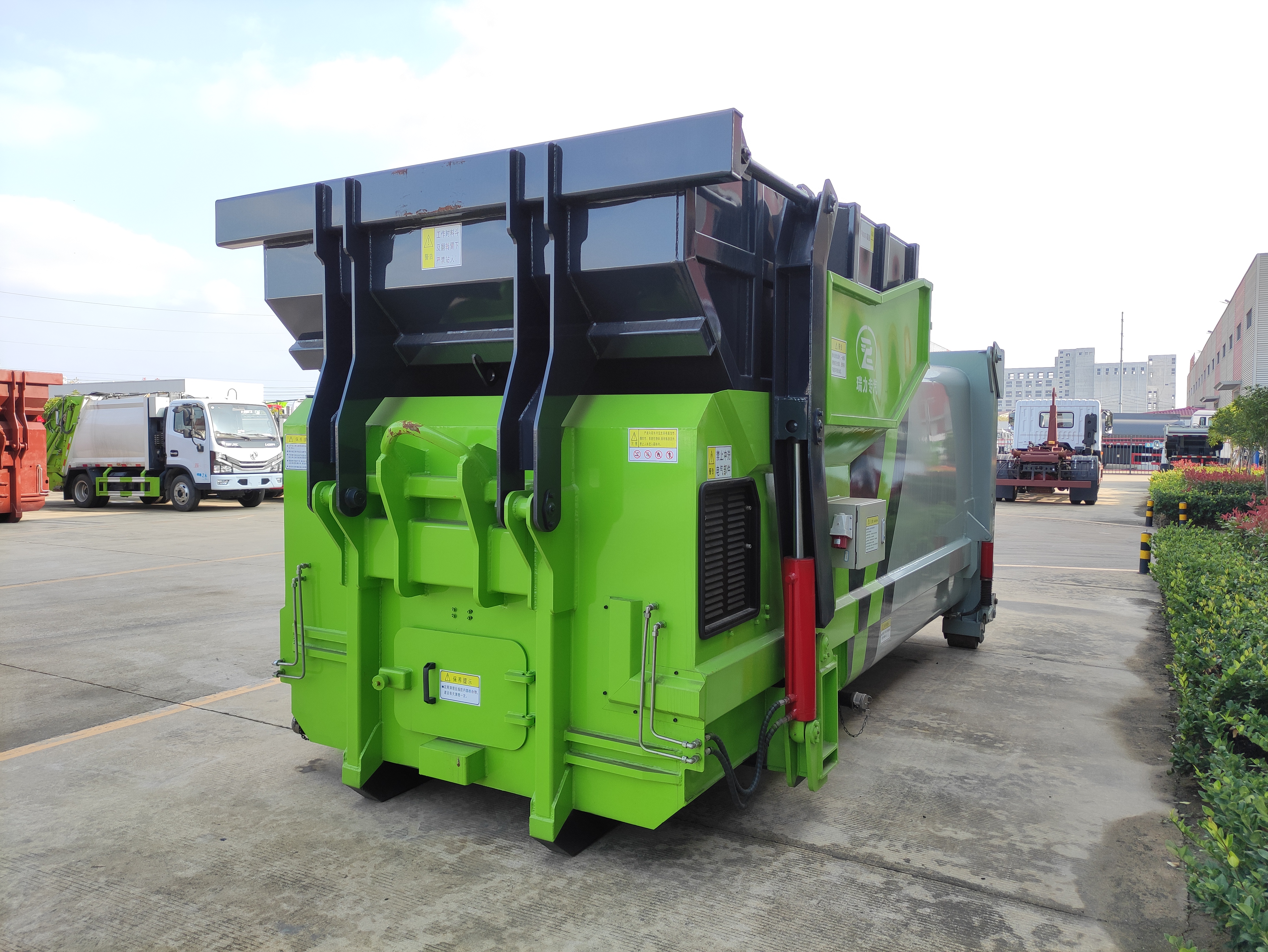 移动压缩垃圾站