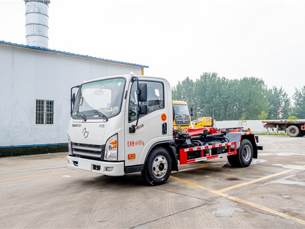 蓝牌大运伸缩臂垃圾车