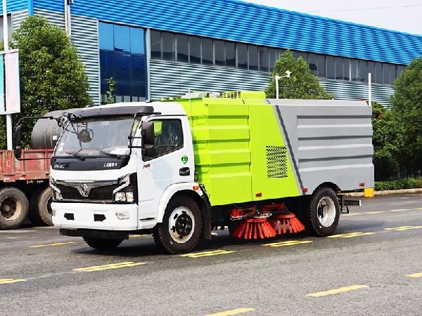 东风大多利卡3800轴距扫路车