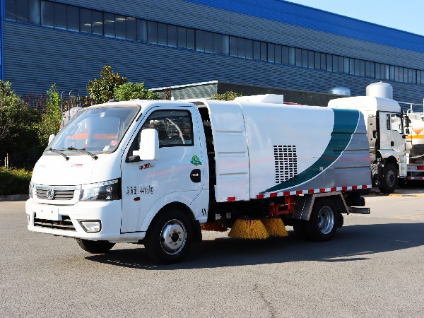 东风途逸纯电动扫路车