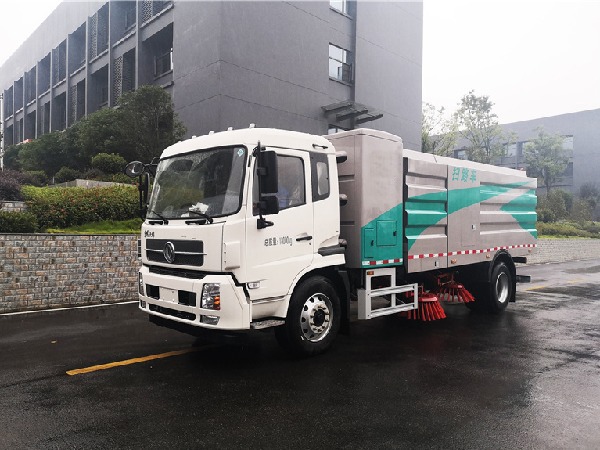 东风天锦纯电动扫路车