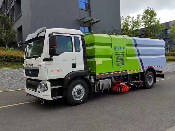 重汽豪沃洗扫车/9方水7方尘