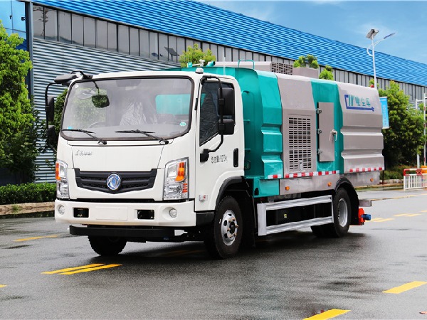 东风华神5.5方纯电动吸尘车