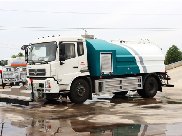 东风天锦纯电动路面清洗车