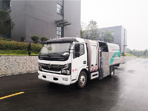 东风纯电动护栏清洗车