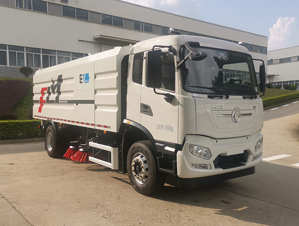 福龙马牌电动扫路车